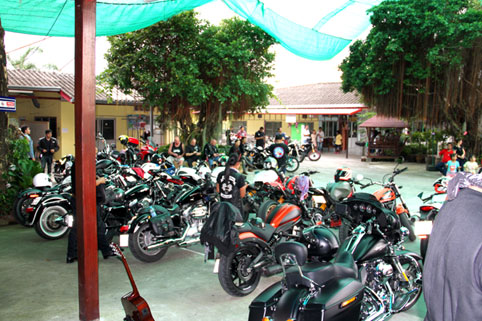 Pattaya Ducati & Harley Davidson of Pattaya visit the Camillian Social Center on the Sunday 9th of October 2016.