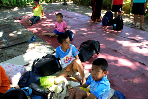 Children living with HIV/AIDS from The Camillian Social Center Rayong On 16th FEBRUARY 2020 Larissa Viravaidya Stillman VINVITED THE CHILDREN TO HER HOUSE ON THE BEACH