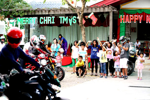 ISN'T MOTORCYCLE CLUB came to visit the children of the Camillian Social Center Rayong who are living with HIV/AIDS. 