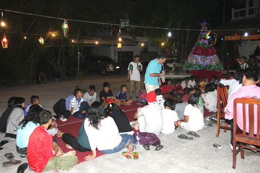 PATTAYA BAY RADIO 103FM MAKE A VERY SPICAL CHRISTMAS FOR THE CHILDREN OF THE CAMILLIAN SOCIAL CENTER RAYONG LIVING WITH HIV/AIDS. 