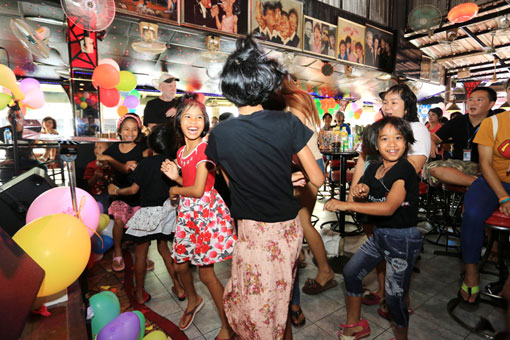The children living with HIV/AIDS from the Camillian Center Rayong are treated to an afternoon party by Gary of The Rolling stones bar walking street Pattaya. 