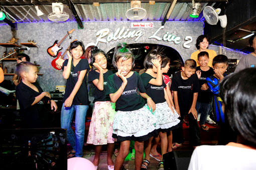 The children living with HIV/AIDS from the Camillian Center Rayong are treated to an afternoon party by Gary of The Rolling stones bar walking street Pattaya. 